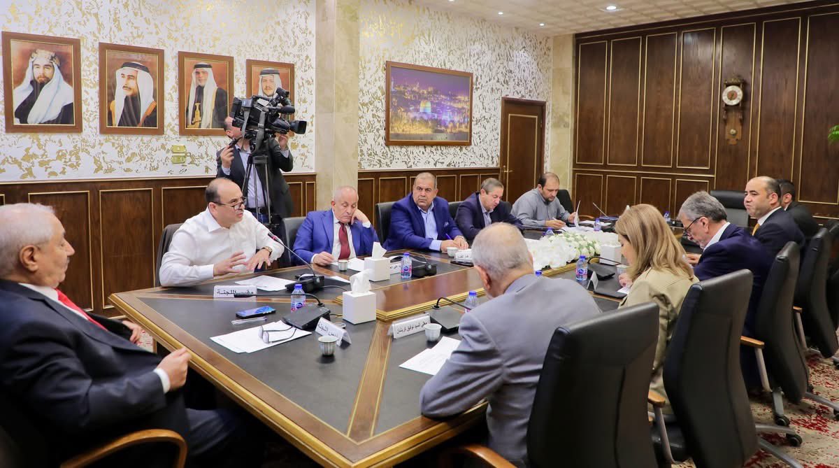 Senatejordan's tweet photo. لجنة التوجيه الوطني في الأعيان تبحث تحضيرات عقد مؤتمر وطني للإعلام

عمان 9 أيلول – بحثت لجنة الإعلام والتوجيه الوطني في مجلس الأعيان، برئاسة العين محمد داودية، تحضيرات عقد مؤتمر وطني للإعلام، المقرر إقامته برعاية رئيس مجلس الأعيان فيصل الفايز.

التفاصيل: https://t.co/42YyCT3Xii

#مجلس_الأعيان_الأردني #عمان #الاردن