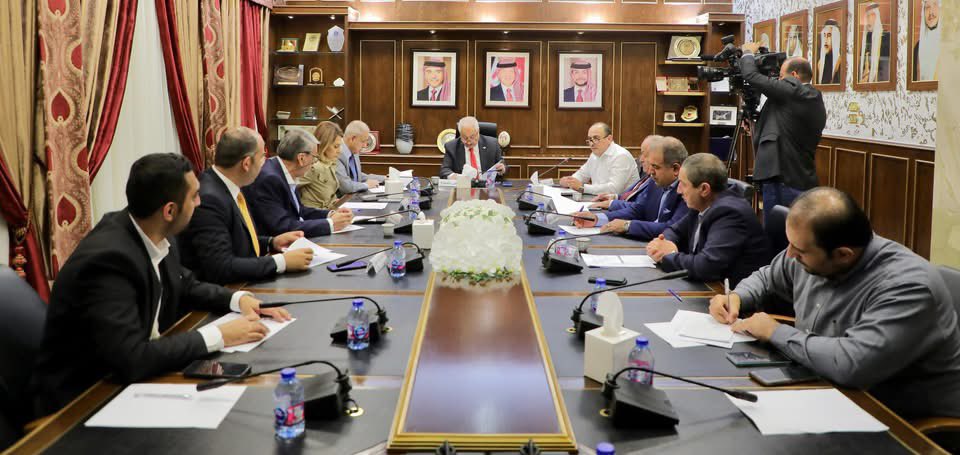 Senatejordan's tweet photo. لجنة التوجيه الوطني في الأعيان تبحث تحضيرات عقد مؤتمر وطني للإعلام

عمان 9 أيلول – بحثت لجنة الإعلام والتوجيه الوطني في مجلس الأعيان، برئاسة العين محمد داودية، تحضيرات عقد مؤتمر وطني للإعلام، المقرر إقامته برعاية رئيس مجلس الأعيان فيصل الفايز.

التفاصيل: https://t.co/42YyCT3Xii

#مجلس_الأعيان_الأردني #عمان #الاردن