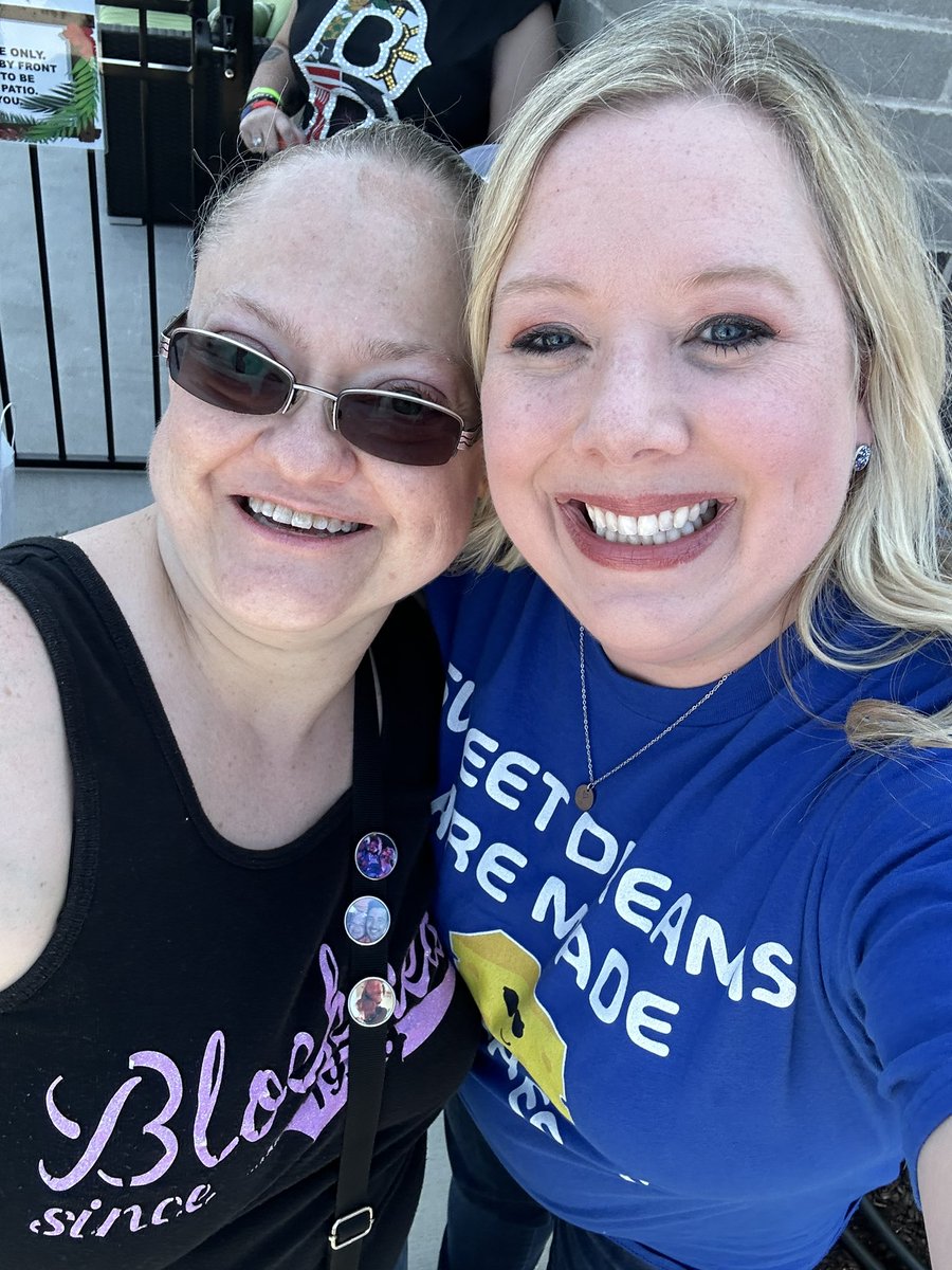 Happy Birthday <a href="/TheJenniMurphy/">Jenni with an i</a> hope you have a wonderful day!!! And are spoiled rotten