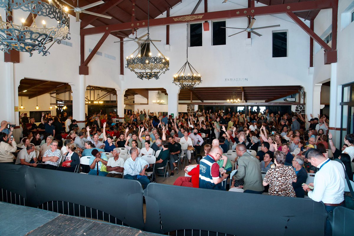 Pregunta para la Alcaldía de Panamá:
Si realmente se buscaba una consulta democrática y transparente, con la participación del mayor número posible de residentes de San Francisco, ¿por qué no se realizó en Atlapa, donde había mucho más espacio que en el pequeño recinto del Parque