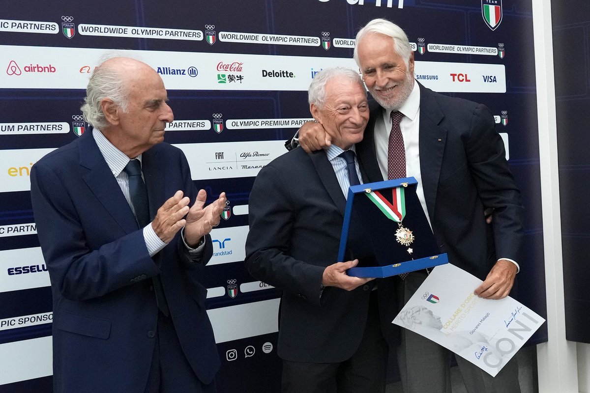 Coninews's tweet photo. Consegnato il Collare d’Oro a Giovanni Malagò in occasione del 310° Consiglio Nazionale del CONI 🎖
Leggi il comunicato del Consiglio Nazionale 👉 https://t.co/8In4RoZcGx
@giomalago #Collaredoro #ConsiglioNazionale https://t.co/pVjeI6oGCm