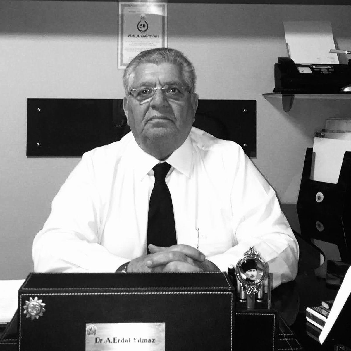 Geçmiş Dönem Başbakanlarımızdan merhum Sayın Mesut Yılmaz ağabeyimiz ve aile dostumuz Sayın Turgut Yılmaz’ın amcaoğlu, Ömerli Kurucu Belediye Başkanı Sayın Dr. Ahmet Erdal Yılmaz’ın vefatını büyük bir üzüntüyle öğrendim.

Merhuma Yüce Allah’tan rahmet, ailesine ve sevenlerine