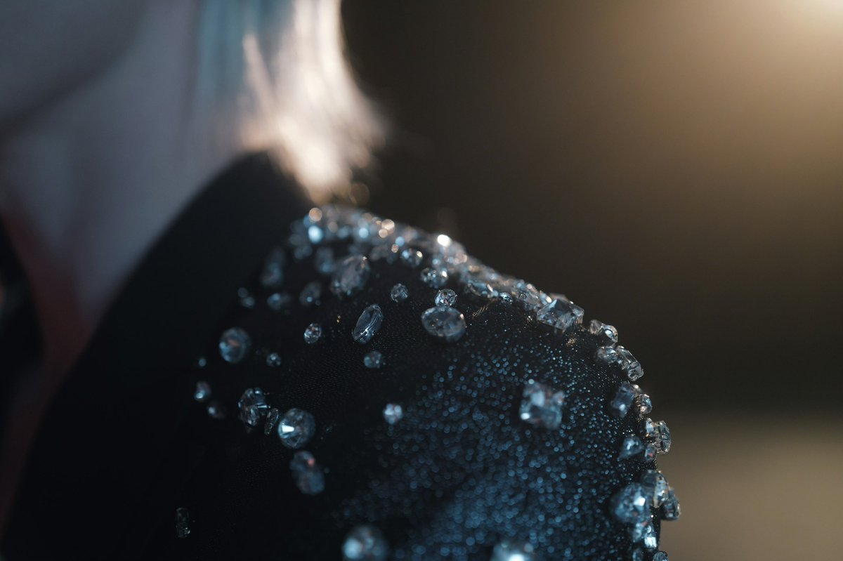 ForCdrama's tweet image. iQIYI modern drama #MyQueenMyRules starring #AoRuipeng #ShenYujie has released teaser pics. The official cast announcement will be made at the iQIYI conference on September 25.

Looks like ARP has blonde hair??