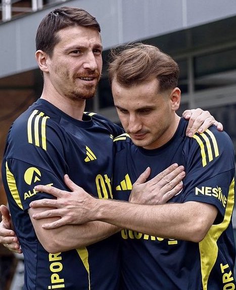mert hakan yandaş 🤝 kerem aktürkoğlu
Samimiyetsizliğe bak mk😂