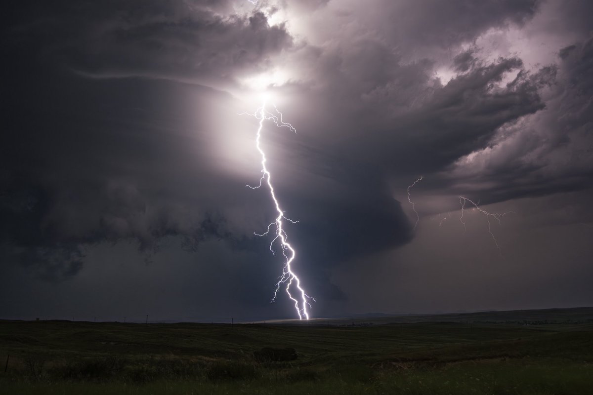 Some wild lightning last night in the Texas Panhandle! This may be my favorite lightning / structure combo shot I’ve taken! #txwx