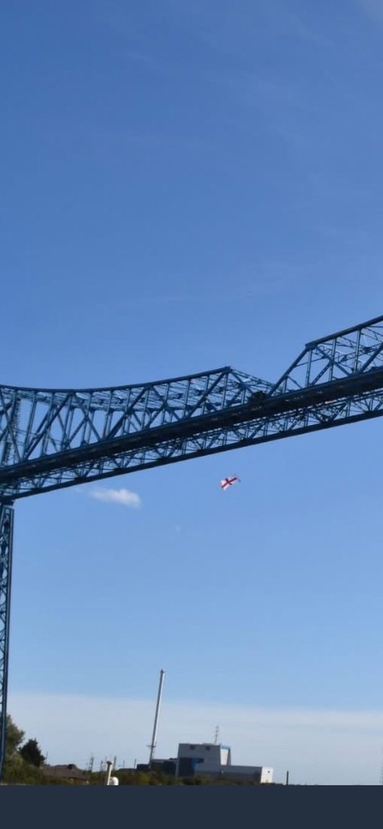 TRobinsonNewEra's tweet image. Middlesbrough’s famous transporter bridge now flying the St.Georges flag on the front and Union Jack on the back 🏴󠁧󠁢󠁥󠁮󠁧󠁿🇬🇧