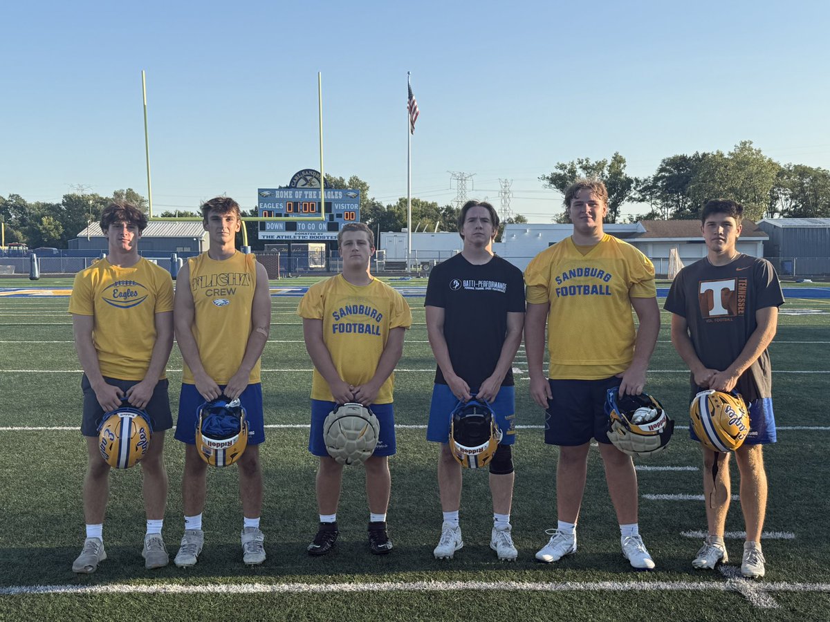 SandburgEagles's tweet image. 🚨 WEEK 2 POTW 🚨 

Week 2 Players of the Week presented by Joeys! 

Special Teams - Drew Drzonek
Scout Team - Nolan Torgerson
Offense - Sean Ruisz
Offense HOG - Cade Koehler
Defense - Dillon Czerwinski 
Defense HOG - Nick McGriff 

#Team71 
#FlyWithUs 🟡🔵🦅🏈