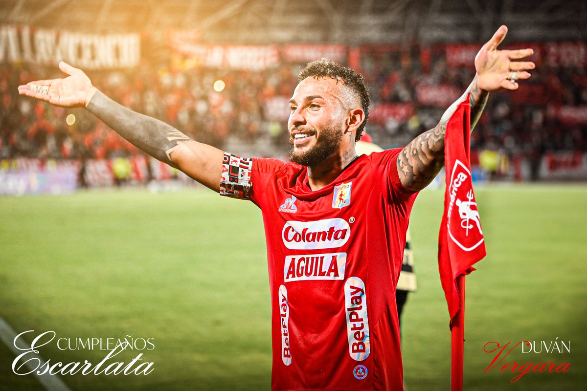 #CumpleañosEscarlata 🎈 Felicitamos en su día a Duván Vergara, quien se consagró campeón de Liga en dos oportunidades con nuestra camiseta y nos enamoró con su magia. ¡Pásala Bellito, Bicampeón! ❤️🏆