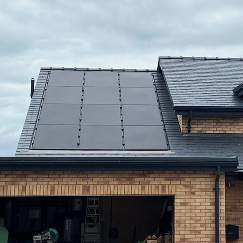 In2gr8ted's tweet photo. Installed 12 sleek, all-black SunPower panels with a GivEnergy battery. This system looks amazing, generates 3800 kWh/year, and saves the homeowner over £1000 annually! Learn how you can save: https://t.co/8PrKTCEjlH #SolarPanels #SolarPower #RenewableEnergy https://t.co/D5pMVfgb1Z