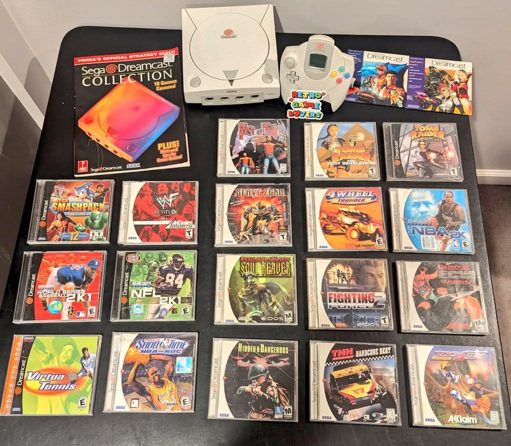 RetroGameLovers's tweet photo. #OnThisDayInGaming! 🎂
The #Dreamcast turns 26 today in North America! #itsthinking #Sega #SegaSaturday #retrogaming #retrogamelovers https://t.co/4A6v0Zs64a