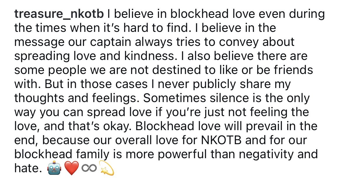 treasure_nkotb's tweet photo. Spread love and love will spread. 
🤖❤️♾️💫 https://t.co/sL0TPt2fSS
