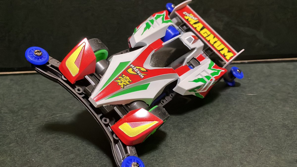 yoshiomini4wd's tweet photo. 赤いサイクロンマグナム完成しました✨
名前をつけるとしたらハリケーンマグナムですかね笑
普通のカラーリングもいいですが、これはこれでありかもですね(๑°﹃°๑)
#ミニ四駆 https://t.co/OW05VrW9sL
