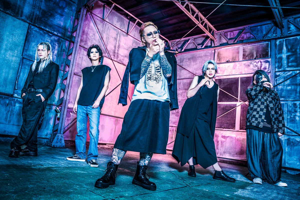 sakisakimasa's tweet photo. 【NüA-Neun und Achtzehn-】
1年振りにreleaseします。
今回はなんと2曲です。

2025.09.14 Digital Release
https://t.co/vC5RCiSxbx Era
2.百舌

「New Era」MV-Members Edition-
https://t.co/ZtsAdsWkTf

2025年9月21日(日)HOLIDAY SHINJUKU
SAKISAI-2025【DAY-2】
「誕生日は祝ってもらう側が祝う側を喜ばせる日だと思ってるんだよね。」

■CAST■
NüA-Neun und Achtzehn-
NoGoD(友情出演GUEST)
Prime A Dees
FlyingDiVA
ギャロ
ジグソウ
RAN
ORSEAS
LIZA
Mr.ChickenHat Timers
THA STuPID
【ルーシーモノストーンズ】(Vo.緋絽(ex.ヴィルシーナ)/Gt.琉杏(ex.エルム)/Gt.MARTHA(SIRENE)/Ba.総司/Dr.がぶ)
【PTSホープ軒】
http://
https://t.co/Ioz9Zgs1xX.笠原/Gt.龍耶/Gt.銀示(ex.永遠)/Ba.一迦/Dr.yas
【鬼地獄】Vo.FAKEDAWN./Gt.海月/Gt.XXX/Ba.真悠(LAY ABOUT WORLD)/Dr.カエデ(ギャロ)
【#CDYY】Vo.紫音/Gt.大馳(ex.SHIVA)/Gt.柳(ORSEAS)/Ba.YU-TA/Dr.#FFFFFF(LIZA)
and more...

OPEN 10:30/START 11:00(予定)
ADV ¥5,500/DAY ¥6,500(D別)
※再入場あり(別途D代)
※公演終了後に抽選会＆大セッションあり

【チケット情報】※両日共通
※H-Aチケット
HOLIDAY SHINJUKU店頭にて
8/1～15:00発売開始

※URL共通※
https://
https://t.co/3IzzIODhJE

※D-Aチケット
TicketDive抽選販売
8/1 10:00-8/10 23:59

※D-Bチケット
TicketDive一般販売
8/17～

※当日券

【入場順】
H-A/D-A同時入場→D-B→当日