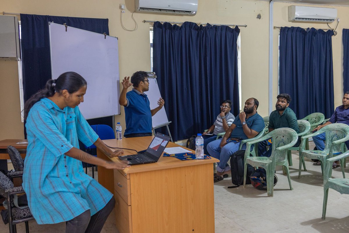cheveninglka's tweet photo. Over the past 10 days, we were delighted to host 3⃣ events supporting aspiring scholars as they prepare for the upcoming #Chevening cycle 🎓✨

1⃣ Online webinar 
2⃣ In-person seminars in Batticaloa &amp; Jaffna

(1/2) https://t.co/wR5Dzq6o8O