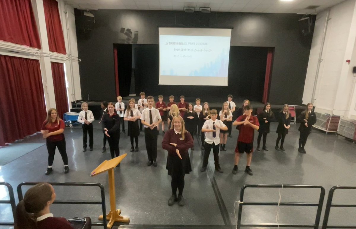 ArthurTerrySch's tweet image. Our Performing Arts Sixth Form Students were busy directing the Key Stage Three students for their upcoming Christmas Showcase!

@the_atlp #SchoolShow