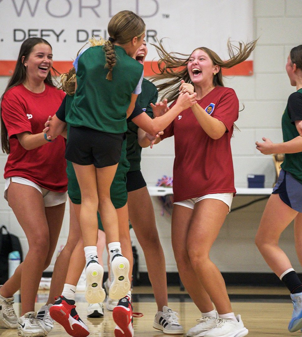 🏀⏳ Final seconds. All eyes on me...

Step back, release — pure poetry 🎯🔥
Buzzer sounds, we taste victory! 🚨🙌