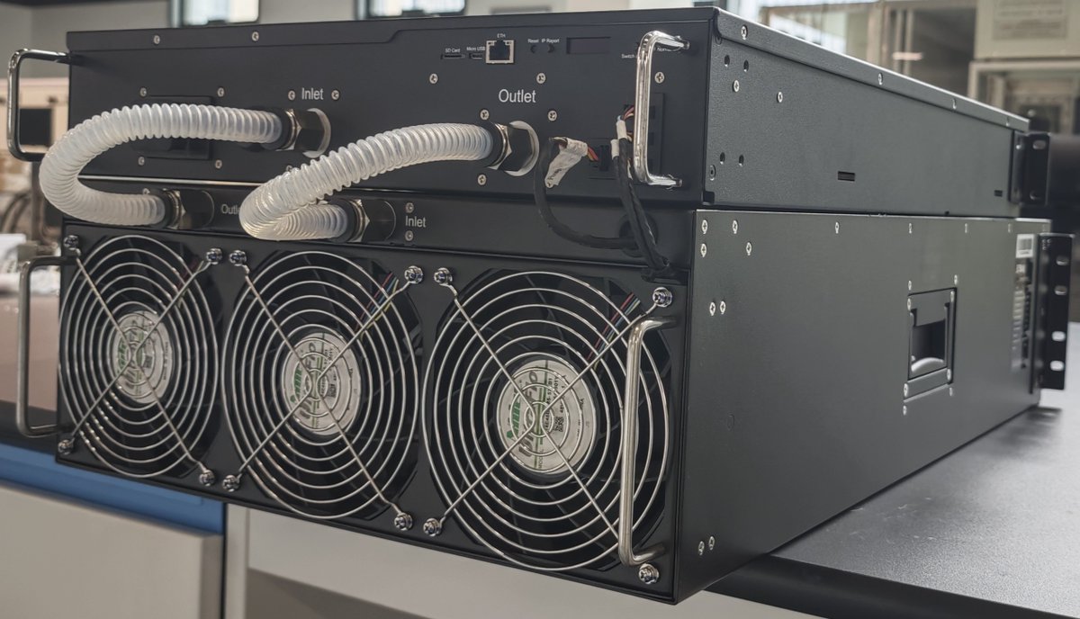 LaylaAli00's tweet photo. ANTMINER L11 6U Hydro from @BITMAINtech 

ℹ️ANTMINER L11 6U = 2U Hydro Server + 4U Cooling Unit with 3 Nidec Fans 8000 RPM in one rack powerhouse.

❗️No external cooler needed, the system optimizes coolant for max efficiency and suitable for Big and Small miners.

🏆BITMAIN sets a new standard for next-gen Scrypt mining: 33GH/s | 5676W | 172J/G 💥