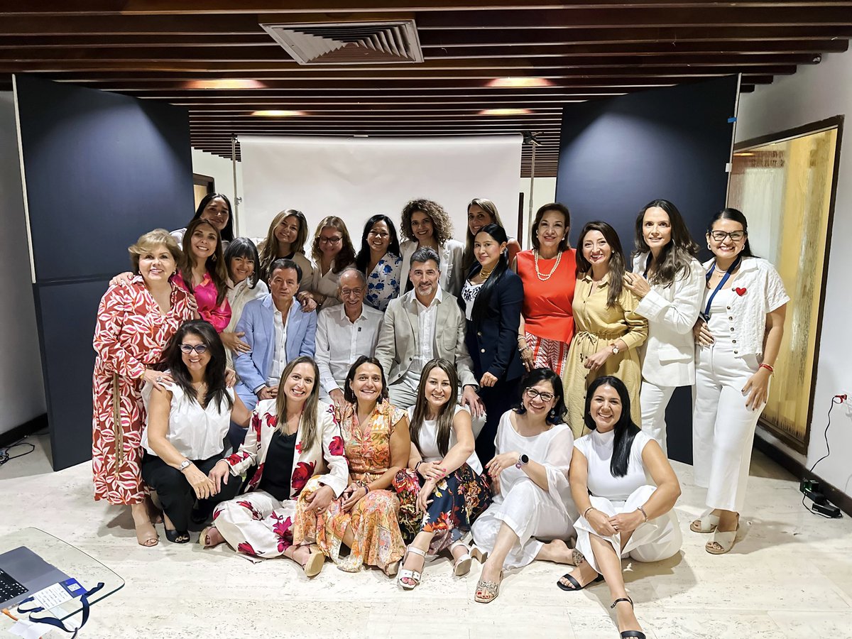 Tuve la oportunidad de aprender de maravillosas líderes en el V Encuentro Anual de Mujeres en Juntas Directivas, organizado por #CESA. Un evento que reunió a más de 600 líderes de Latinoamérica, con un propósito común: crear un genuino compromiso con la diversidad y la inclusión.