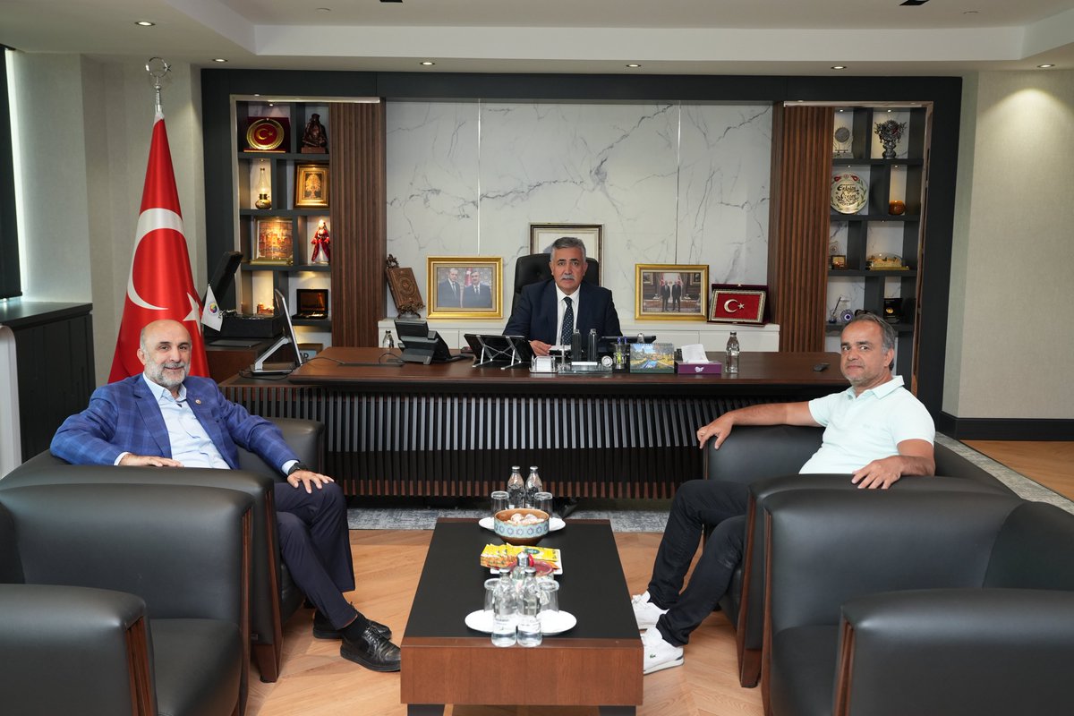 24, 25, 27. Dönem Batman Milletvekilimiz Sayın Ziver Özdemir’e nazik ziyaretleri ve hoş sohbetleri için teşekkür ederim. <a href="/Ziverozdemir/">Ziver ÖZDEMİR</a>