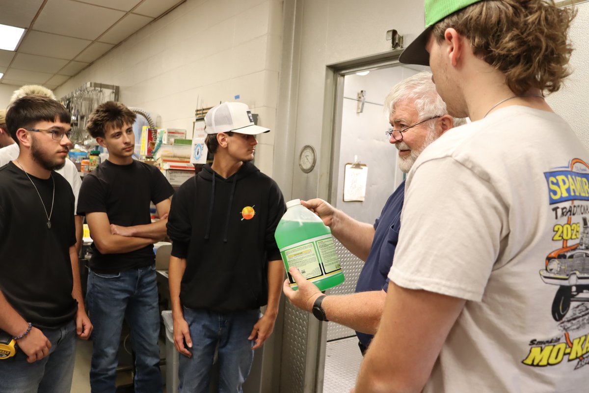 A perks of having different programs under one roof? The opportunity for collaboration! Last week, HVAC tackled the Culinary Arts freezer, with returning seniors mentoring new students on how to clean freezer fan coils and secure PPE to keep themselves safe on the job site.