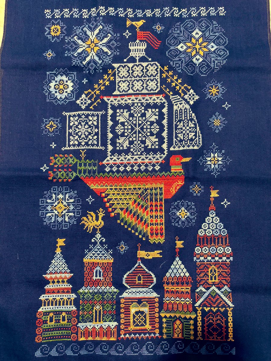 Доченька вышивку закончила 😍🥰