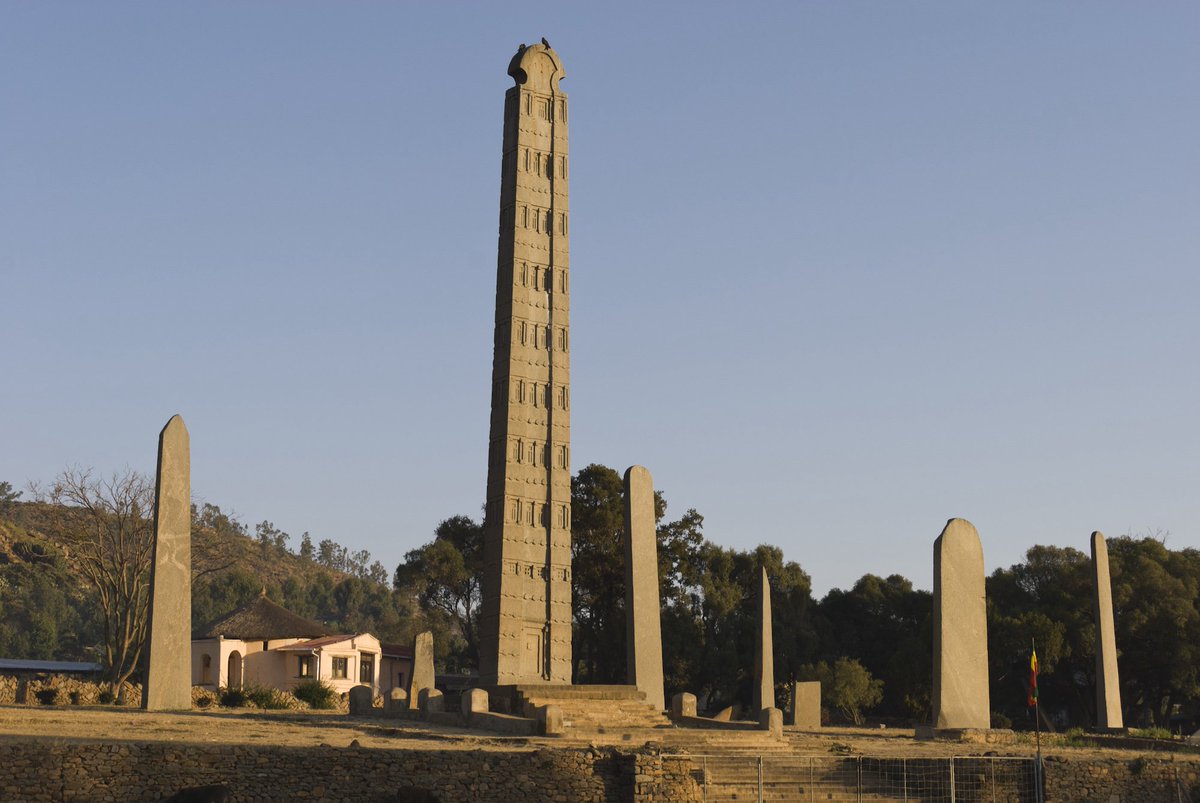 MelaninExtracts's tweet photo. The architecture of the Kingdom of Aksum/Axumite was just different. Underrated African Kingdom , once stretching from parts of Ethiopia and Eritrea into the South Arabia regions. 🇪🇹🇪🇷 

The architect of the palace and obelisk are tremendously intriguing. https://t.co/JToufneRCg
