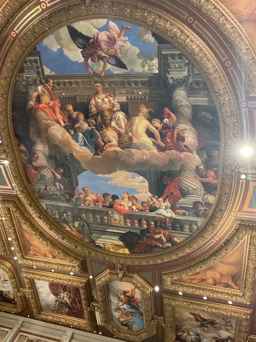 DODGERDAWG22's tweet image. Nice weekend getaway with my wife . 
#Sphere 
#wizardofoz 
#Pinkbox 
#Venetian