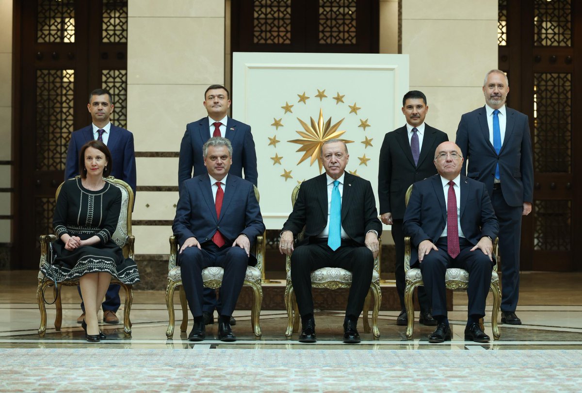 President Recep Tayyip Erdoğan received Ambassador Oleg Serebrian of Moldova at the Presidential Complex. 

At the meeting, Ambassador Serebrian presented his letter of credence to President Erdoğan.