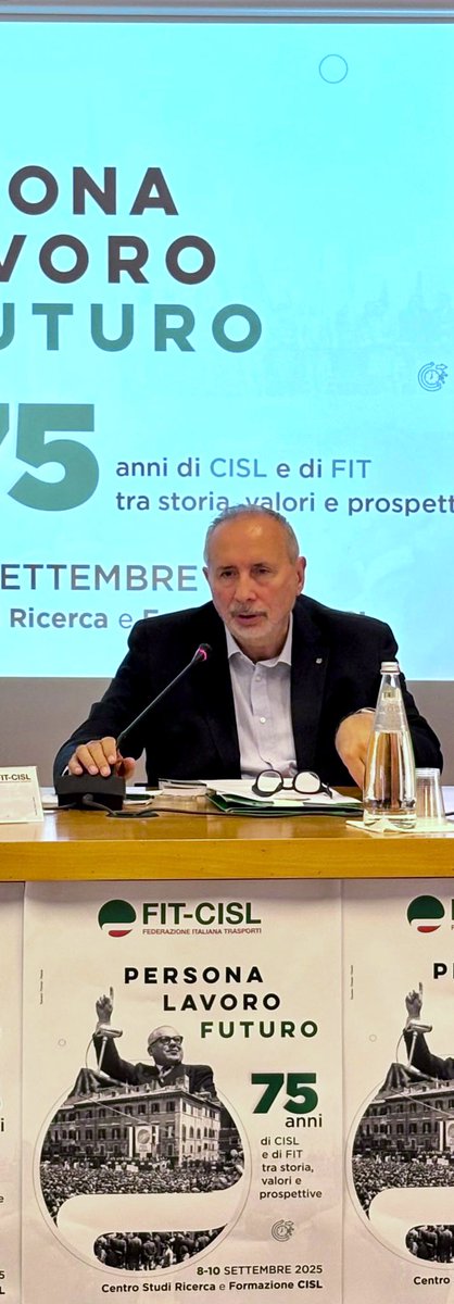 FitCisl's tweet photo. #9Settembre #Fiesole Riunito oggi presso il Centro Studi #Cisl il Comitato Esecutivo di @FitCisl, alla presenza del Segretario Generale @salvopellecchia e dei Segretari Nazionali @m_diamante, @mmasciafitcisl1, @riccio_gaetano.
🎯 Al centro dei lavori:
🟢Analisi del contesto sindacale e organizzativo
🟢Focus sull’applicazione dei Contratti nel settore #trasporti
🟢Questioni aperte fra cui il #Ccnl dei Gestori Aeroportuali

🔍 Tra i punti chiave delle nuove piattaforme di rinnovo:
✔ Difesa del potere d’acquisto dei #salari
✔ Salute e #sicurezza sul lavoro
✔Formazione continua
 ✔  #Welfare e conciliazione vita/lavoro                                                                                                                                                                                               🗣️Uno spazio di riflessione e condivisione necessario per rafforzare la nostra azione nei luoghi di lavoro.