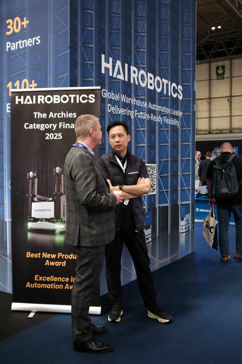 HaiRobotics's tweet image. ✨ Innovation in action at #IMHX2025! ✨
Visitors are watching HaiPick Climb live and talking to our automation experts about solutions that can transform their operations.
📍 Find us at Booth D55!
#HaiRobotics #WarehouseAutomation #SupplyChainInnovation