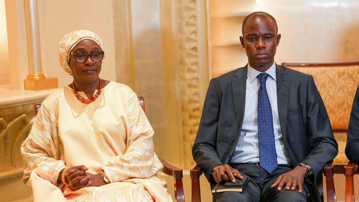 GouvernementSN's tweet photo. Ce mardi 9 septembre 2025, le Premier ministre Ousmane SONKO a reçu le ministre émirati chargé des Affaires africaines, Sheikh Shakhboot Al Nahyan. Les deux personnalités ont eu une séance de travail au cours de laquelle plusieurs aspects des relations bilatérales entre le Sénégal et les Émirats ont été abordés. Le Premier ministre est en visite officielle aux Émirats Arabes Unis.