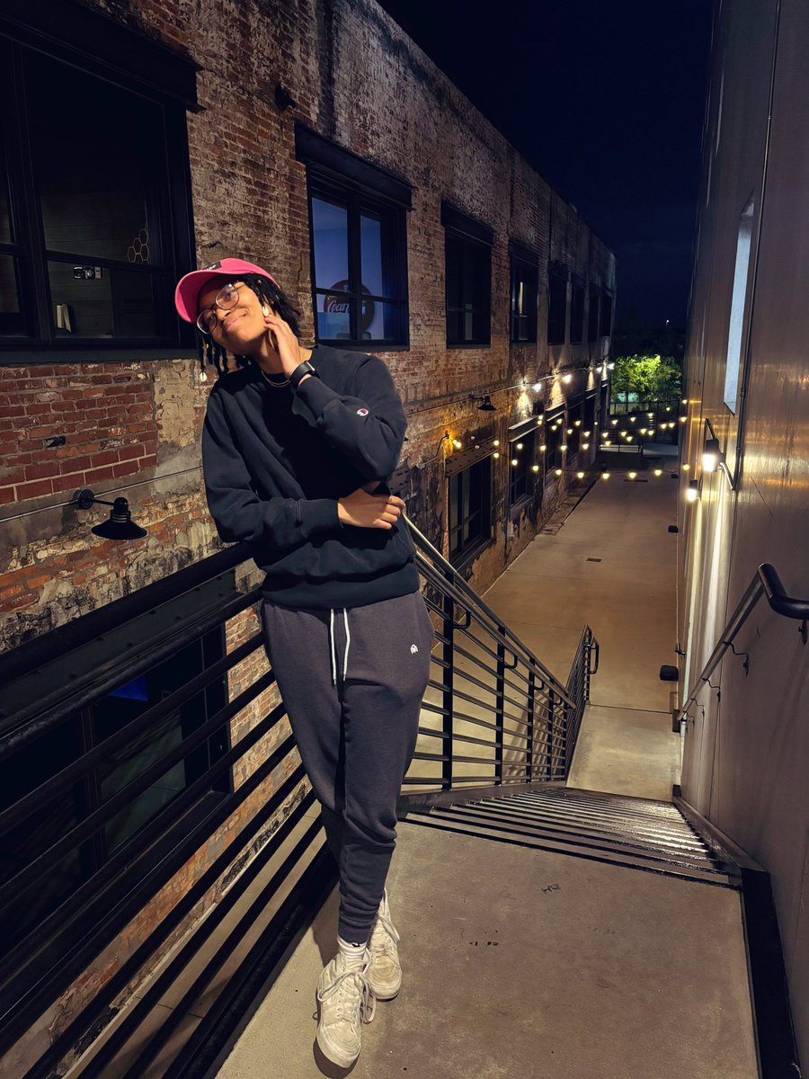 went to a bartending/dj competition. the djs battled between presenting bartenders 🥃