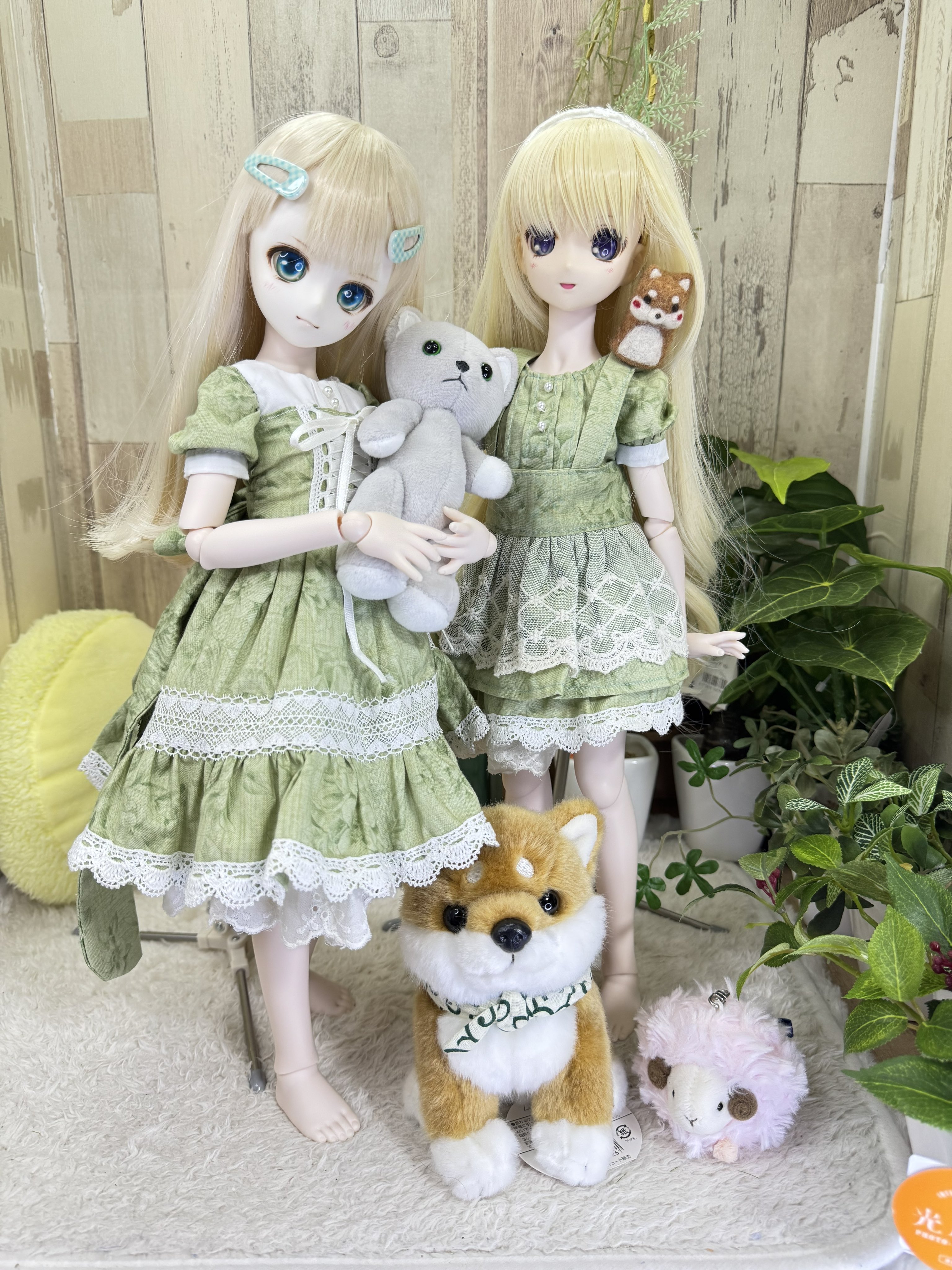 灰色の服を着た白ウサギの人形ーーゴンチッチ様 ALL ITEM | Hermeow's Shop