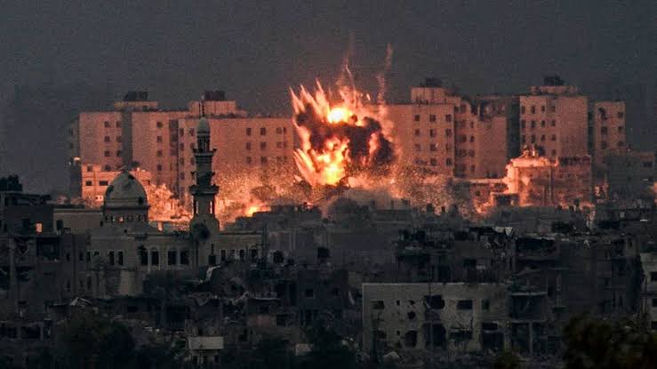 #Israel en menos de 24h ha bomabrdeado a Gaza 🇵🇸, Líbano 🇱🇧, Siria 🇸🇾y Catar 🇶🇦…   
Pero aún así hay gente tan inútil en España que cree que en el conflicto de Palestina no se puede hablar de buenos y malos 🤦🏻‍♂️ tócate los … 

#asquete_de_pueblo🇮🇱
#IsraelTerroristState
