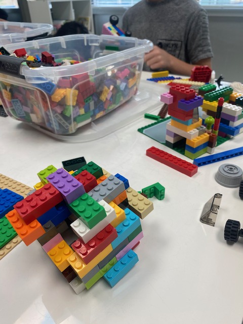 #EasternEagles love their LEGO brain breaks! 🧱✨ A quick build sparks creativity, problem-solving, and focus—perfect reset before diving back into learning. #STEM <a href="/PCS_STEM/">PCS_STEM</a>