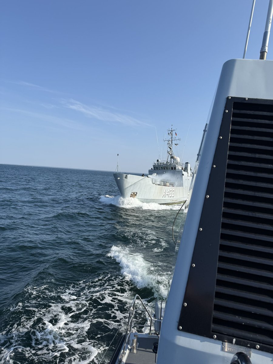 HMS Puncher tweet media