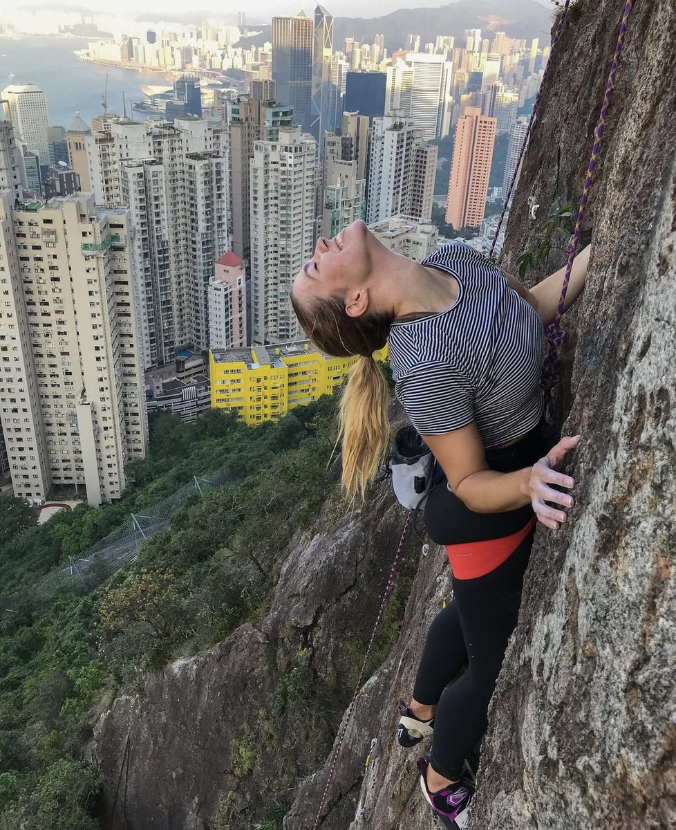 lifewitheva4's tweet image. Climbing at Soho Crag, Hong Kong Island 🧗‍♀️- Rock Climbing, which I started earlier this year, and now do very regularly, brought me so much fun and more strength, both physical and mental. It confronts me with my fear of heights.