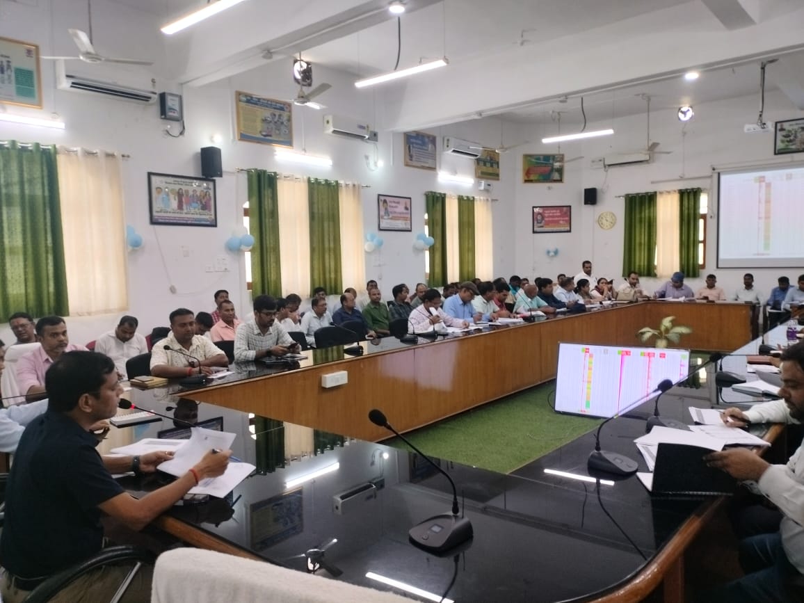EcMotihari's tweet photo. दिनांक 09/08/2025 को राधा कृष्ण भवन सभागार में #DDC, #मोतिहारी एवं #निदेशक की अध्यक्षता में #SBM(G)/#LSBA समीक्षा बैठक आयोजित की गई। जिसमे सभी #BDOs एवं #BCs उपस्थित रहे। एजेंडा में #SNASparsh,#DCMS एवं अन्य रहा |
@Dm_Motihari @MoRD_GoI @MoJSDDWS @LSBA_Bihar @rajeevjauhari1 https://t.co/C75z8bsR4x