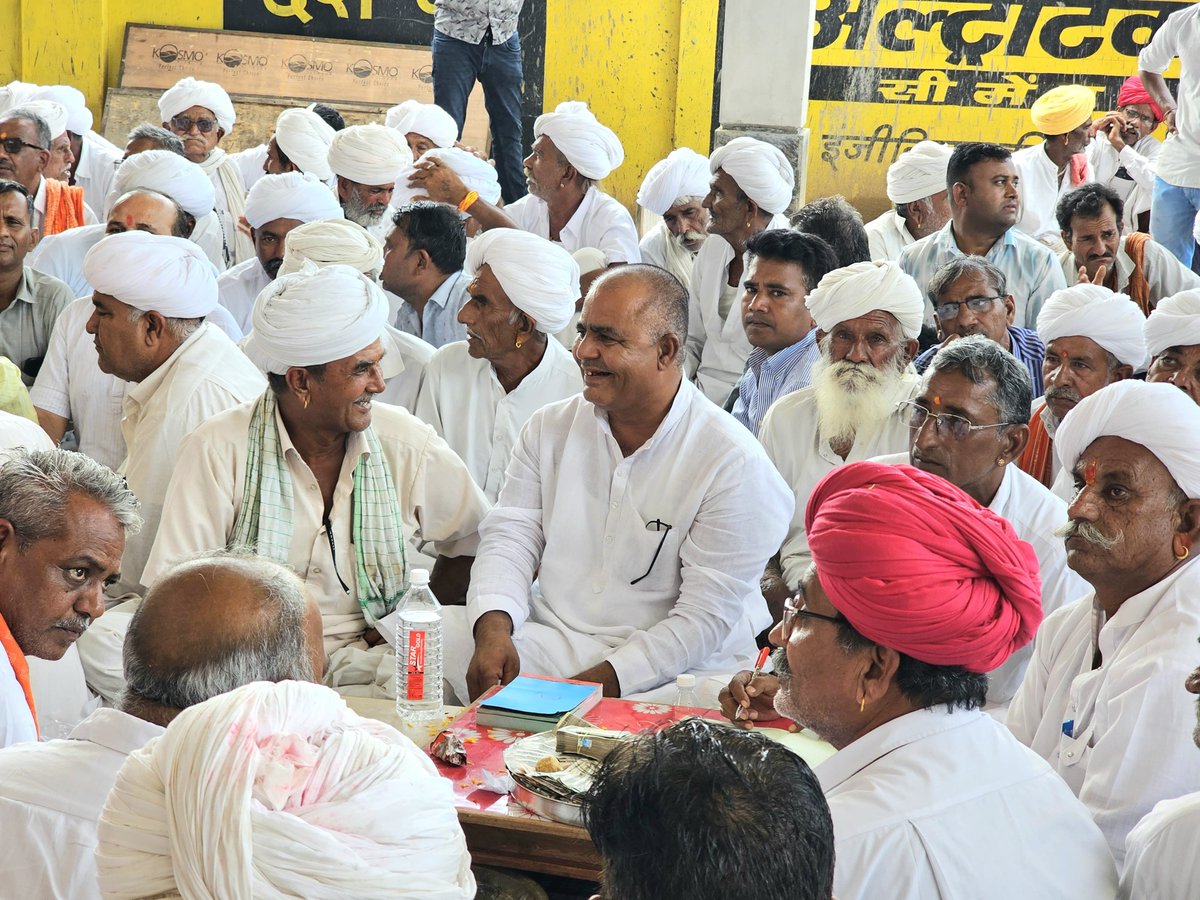 MadanPrajapat_'s tweet photo. आज चाडों की ढाणी, सिणधरी स्थित श्रीयादे माताजी मंदिर के वर्षी महोत्सव कार्यक्रम में शामिल होकर माँ के दर्शन कर आशीर्वाद लिया एवं क्षेत्र की सुख समृद्धि और खुशहाली की कामना की।

गुरुदेव श्री हनुमानदास जी महाराज का आशीर्वाद प्राप्त किया। माँ श्रीयादे की कृपा सभी पर बनी रहे।

#Sindhari