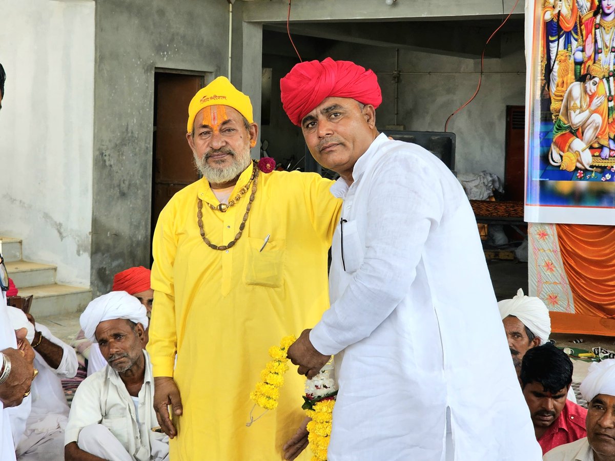 MadanPrajapat_'s tweet photo. आज चाडों की ढाणी, सिणधरी स्थित श्रीयादे माताजी मंदिर के वर्षी महोत्सव कार्यक्रम में शामिल होकर माँ के दर्शन कर आशीर्वाद लिया एवं क्षेत्र की सुख समृद्धि और खुशहाली की कामना की।

गुरुदेव श्री हनुमानदास जी महाराज का आशीर्वाद प्राप्त किया। माँ श्रीयादे की कृपा सभी पर बनी रहे।

#Sindhari