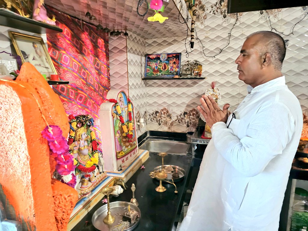MadanPrajapat_'s tweet photo. आज चाडों की ढाणी, सिणधरी स्थित श्रीयादे माताजी मंदिर के वर्षी महोत्सव कार्यक्रम में शामिल होकर माँ के दर्शन कर आशीर्वाद लिया एवं क्षेत्र की सुख समृद्धि और खुशहाली की कामना की।

गुरुदेव श्री हनुमानदास जी महाराज का आशीर्वाद प्राप्त किया। माँ श्रीयादे की कृपा सभी पर बनी रहे।

#Sindhari