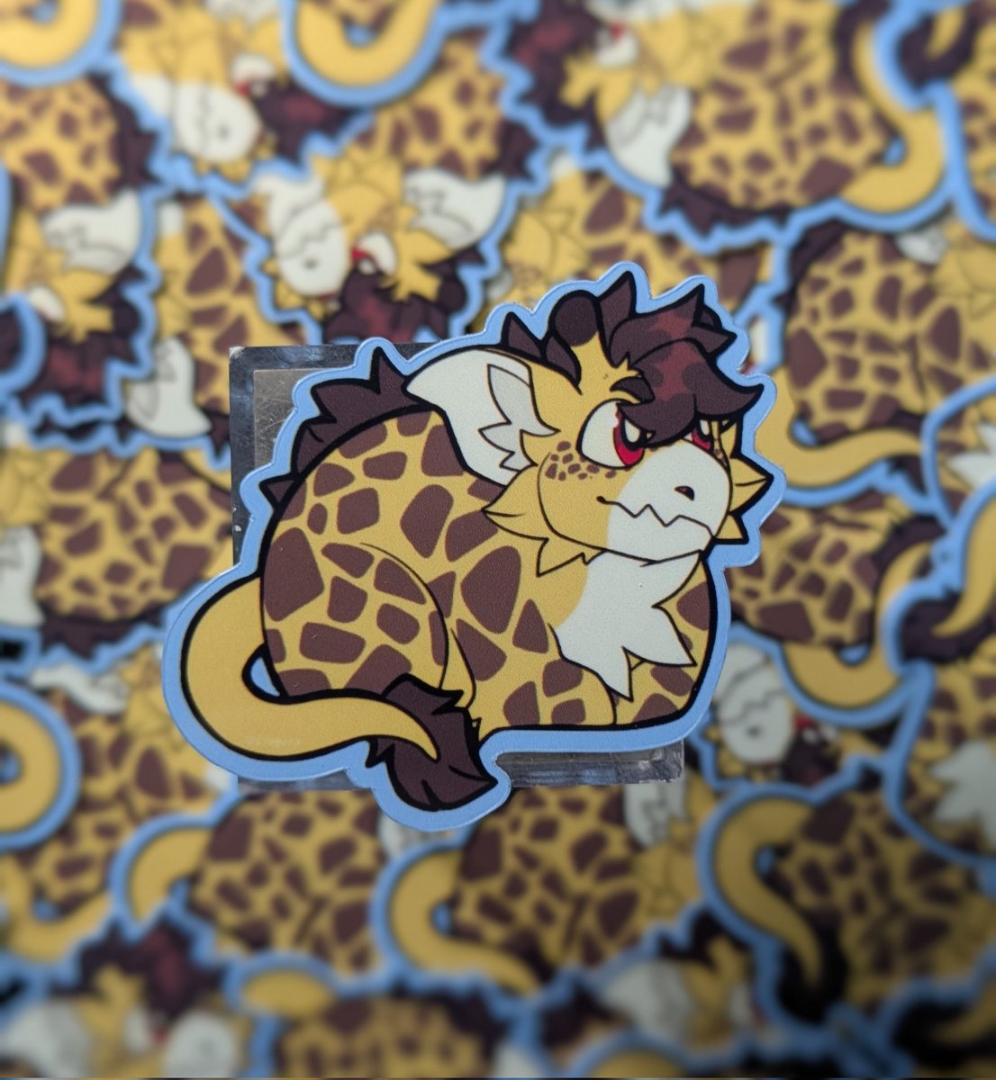 🍞🦒Loaf loaf loaf🦒🍞
🖤Completed a batch of 50 stickers the other day! DJ was an absolute dream to work with.
💛 It's always so fun making these silly guys- should I do a raffle for a pack of 50 at 100 followers? Comment below if I should...