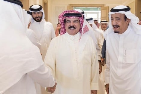 كعادتها الدول العربية .. تدين الاعتداء فقط وتكتفي بمشاهدة سونيا وهي تنقل لهم كيف يدوس الصهيوني على كرامتهم!
#الدوحه