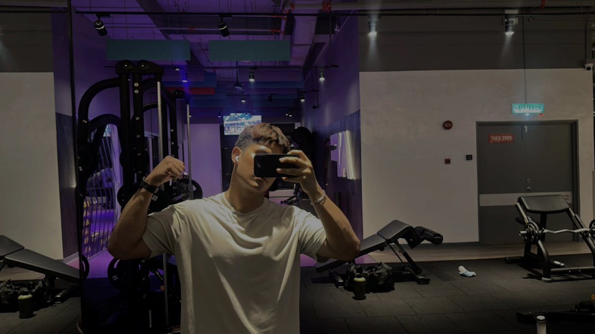 Who says I cant lift weights and serve looks at the same time? 😜