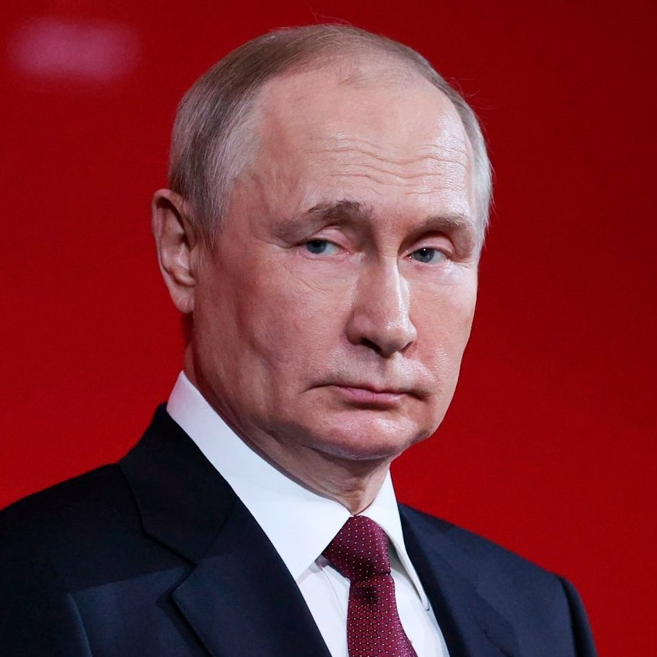 LegitTargets's tweet image. 🚨🇷🇺 BREAKING: RUSSIA has opened a CRIMINAL CASE against young women TWERKING in front of the Cathedral of Christ the Savior

The women were also expelled from their University