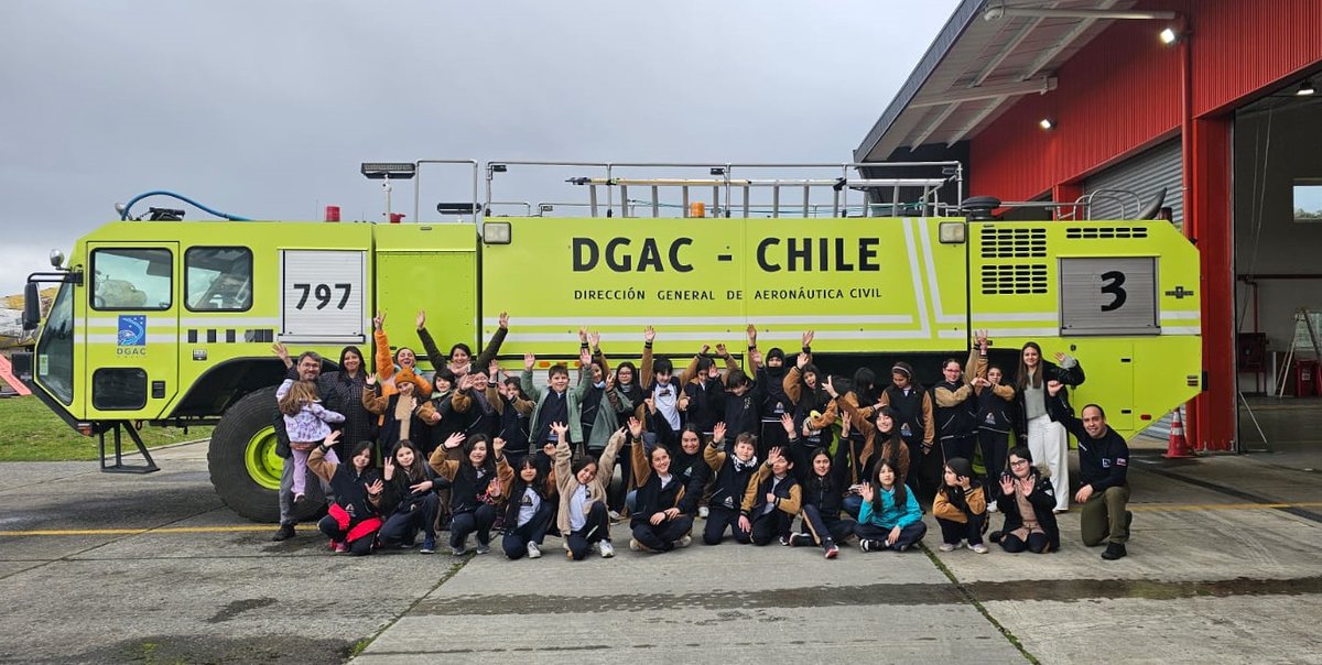 📍Puerto Montt | Alumnos del colegio Pumahue, visitaron el Aeropuerto El Tepual ✈️
👉La delegación recorrió el Cuartel de Servicio de Salvamento y Extinción de Incendios #SSEI, el Puesto de Control de Especialistas en Seguridad Aeroportuaria (AVSEC) y el Centro Meteorológico.