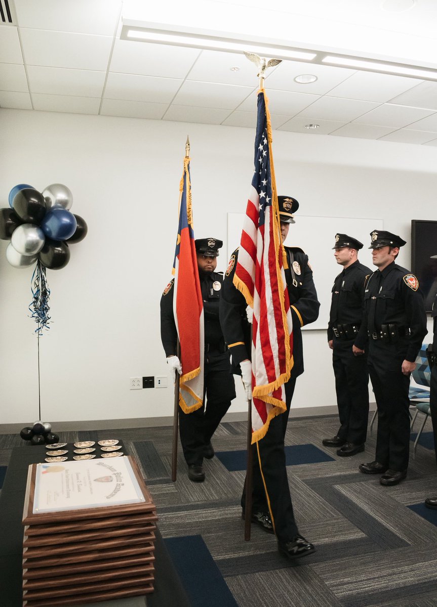 TheDurhamPolice's tweet image. Congrats to Academy 61! 🚔🎓

After six months and 1,000+ hours of training, 9 graduates earned their badges! Of those graduates, eight will remain with DPD, and one will continue their journey with @NCCU.

Welcome to the team! 💙

#Academy61 #DurhamPD #RisetotheChallenge
