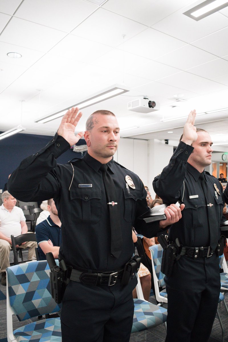 TheDurhamPolice's tweet image. Congrats to Academy 61! 🚔🎓

After six months and 1,000+ hours of training, 9 graduates earned their badges! Of those graduates, eight will remain with DPD, and one will continue their journey with @NCCU.

Welcome to the team! 💙

#Academy61 #DurhamPD #RisetotheChallenge