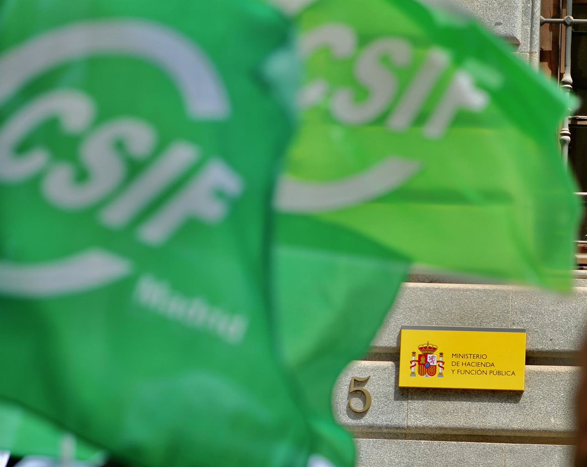 ExtraJaen's tweet photo. SINDICATOS. El CSIF pide agilidad en los procesos selectivos de la Administración General del Estado con el fin de dejar de perder personal en la provincia, donde se han "perdido 200 profesionales de la AGE en un año".
https://t.co/YahxkiobWe https://t.co/90me3OFpHB