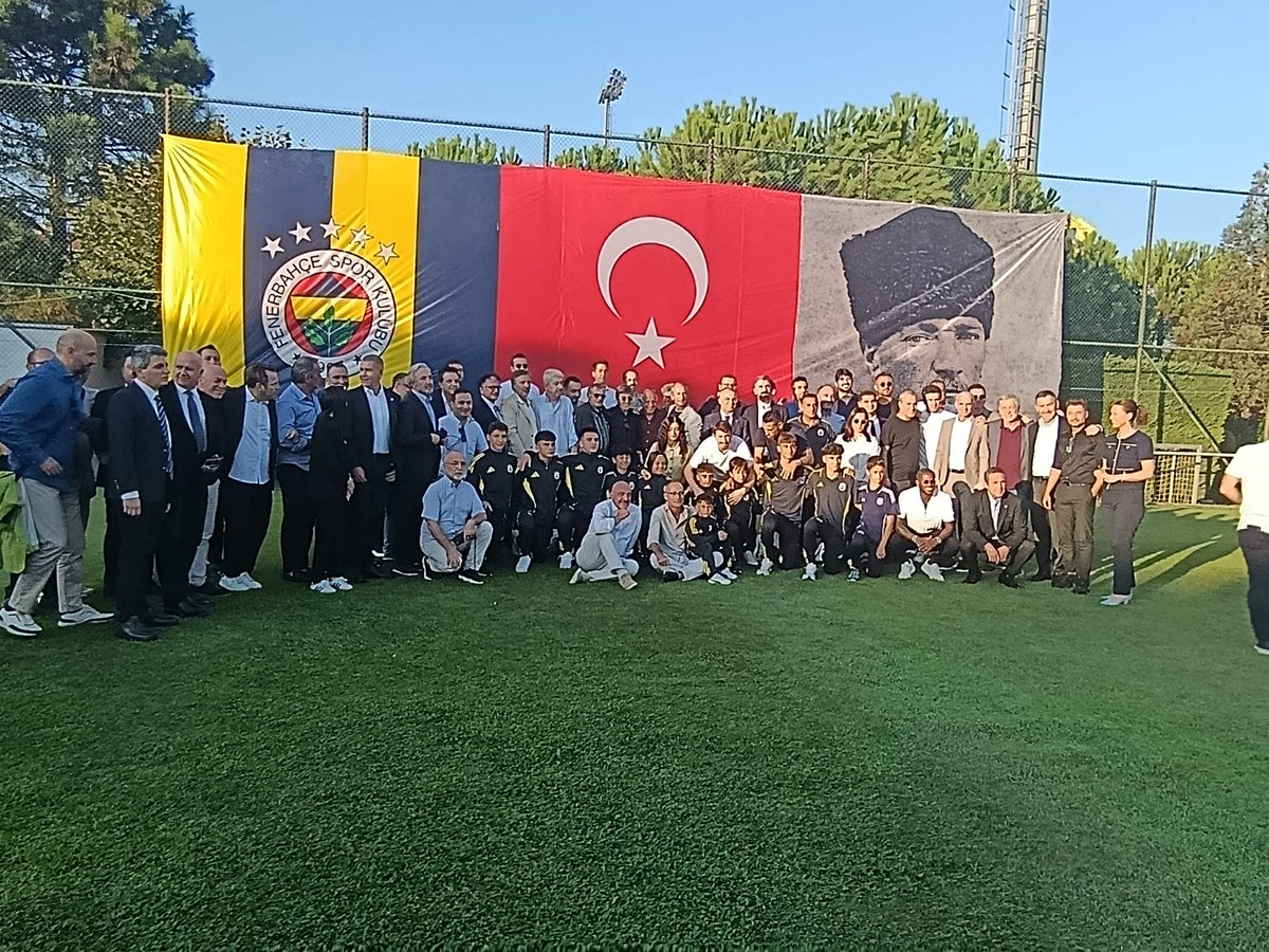 Türkiye‘nin en büyük spor kulüplerinden biri olan Fenerbahçe Spor Kulubü’nün Maltepe'de yapılacak olan Fenerbahçe Futbol Akademisi Projesi’nin Tanıtım ve Temel Atma Töreninde bulunmaktan onur duydum. 

Türkiye’ye, İstanbul’a, Maltepe’ye hayırlı uğurlu olsun. 🇹🇷💛💙